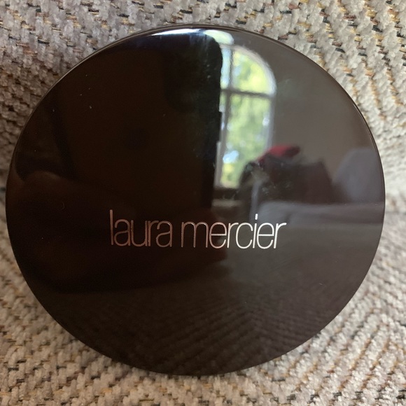 laura mercier Other - Laura Mercier foundation powder 4N1 12 USED